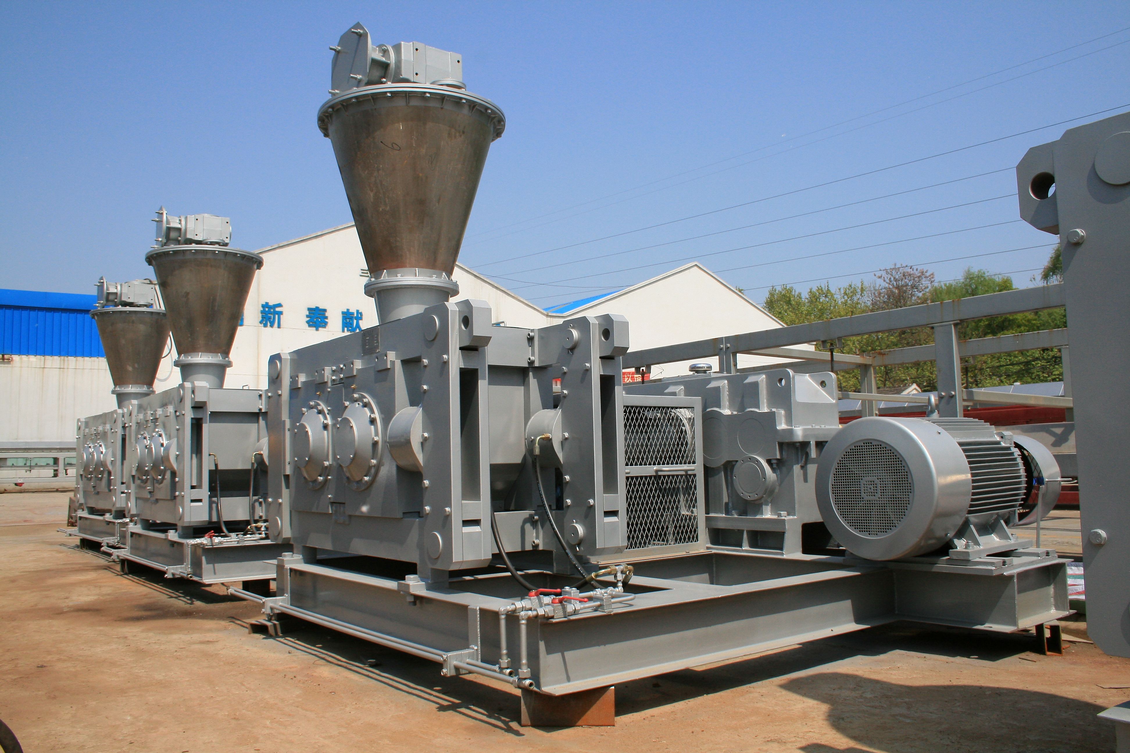 干法輥壓造粒機(jī) 干法輥壓造粒機(jī)